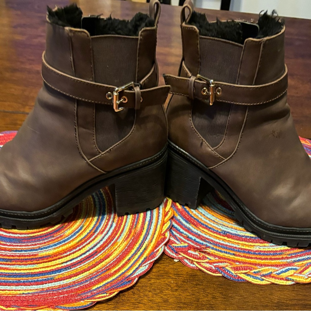 Aldo gently used 7.5 tan ankle boots with buckle